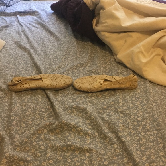 Shoes - Picture 2 of 3